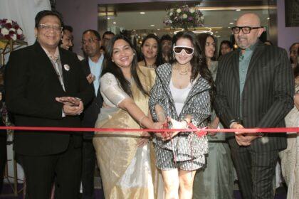 Actress Ameesha Patel inaugurated the first flagship store of Vanior Jewels in Mumbai