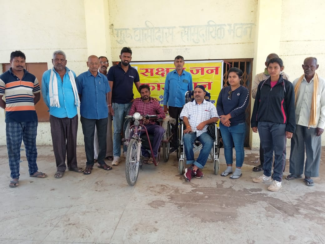 Bhilai news बैटरी से चलित ट्रासाइकिल पाकर खुश है दिव्यांग भाई महेंद्र ठाकुर