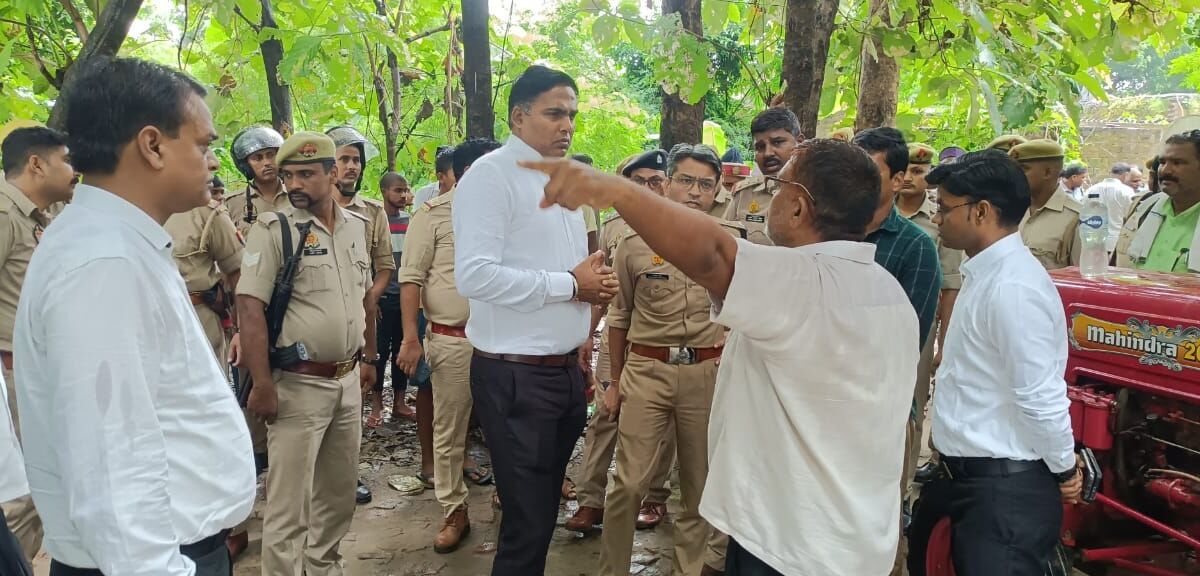 Fatehpur Firing News : जमीनी विवाद में बरसी गोलियां , 6 की मौत, गांव हुआ छावनी में तब्दील! 1 IMG-20231002-WA0006