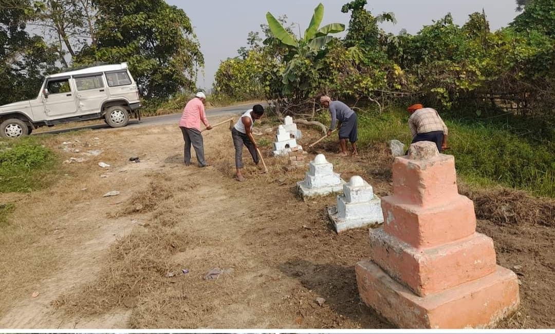 Cleanliness is being done in rural areas on the occasion of Chhath Puja