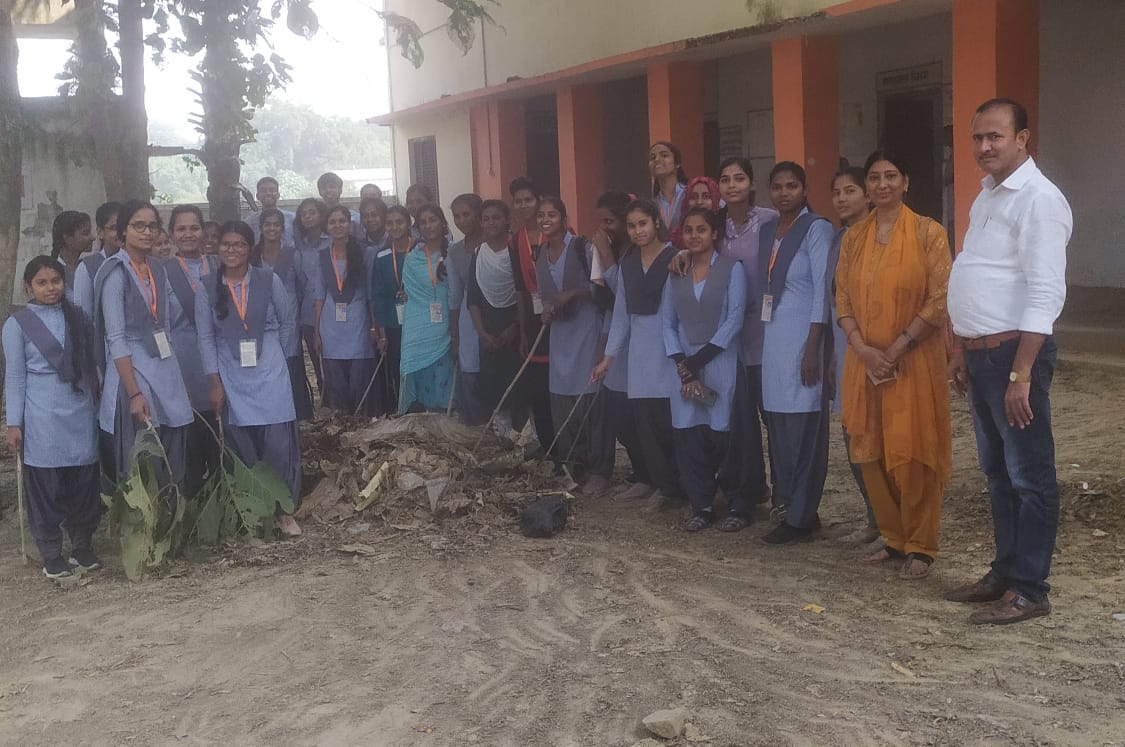 Rover Rangers children cleaned up the local college.