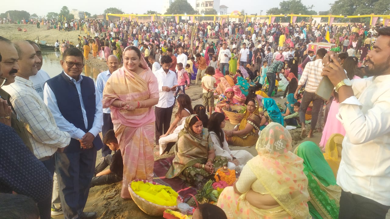 Crowd of devotees gathered on Saryu bank