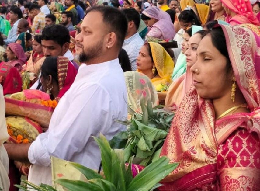छठ पर्व पर अंधेरे में रहा बरहज नगर 1 chhath puja