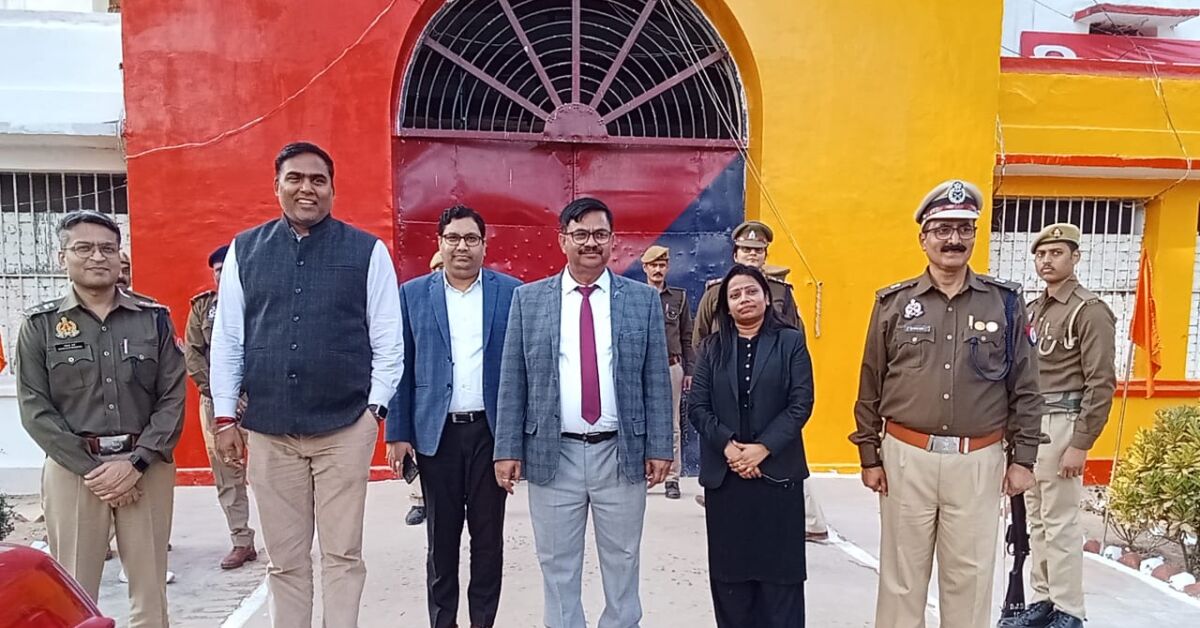 जनपद न्यायाधीश देवरिया की अध्यक्षता मे निरूद्ध कैदियों की रिहाई हेतु अण्डर ट्राॅयल रिव्यू कमेटी की गयी बैठक 1 District Judge Deoria
