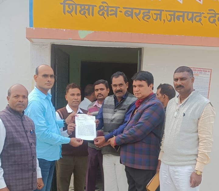 ऑनलाइन उपस्थिति के विरोध में शिक्षक संघ ने सौंपा ज्ञापन 1 Teachers union submitted memorandum in protest against online attendance
