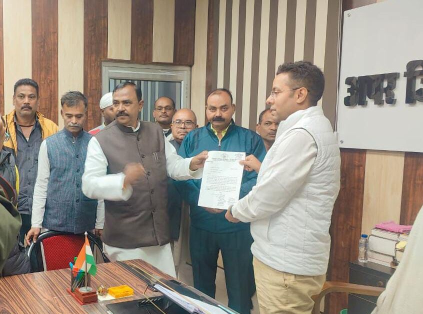 देश के किसानों के हित में डीएपी व यूरिया का दाम कम करें सरकार - रामजी गिरि 1 DPC in the interest of the farmers of the country. Government should reduce the price - Ramji Giri