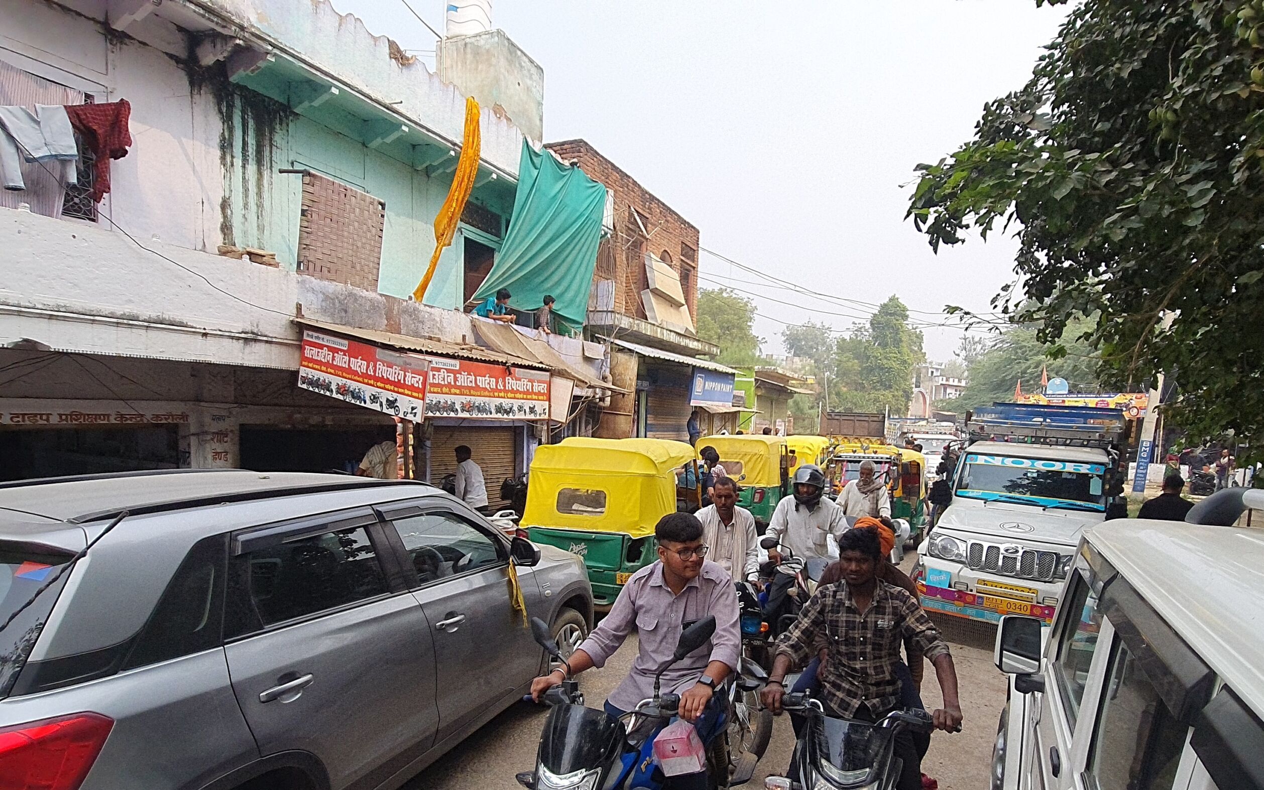 The administration of Salempur is working on the documents and the ground is jammed with vehicles.