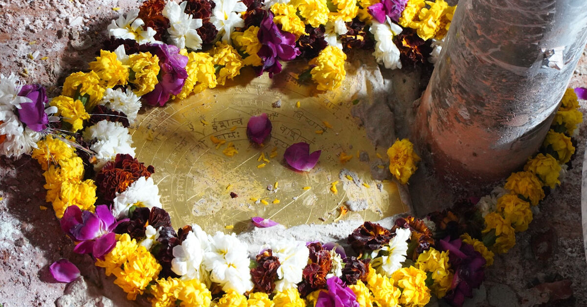मंदिर परिसर में पहुंची रामलला की मूर्ति.. गर्भ गृह में होगी आज स्थापना 1 The idol of Ramlala reached the temple premises. It will be installed in the sanctum sanctorum today
