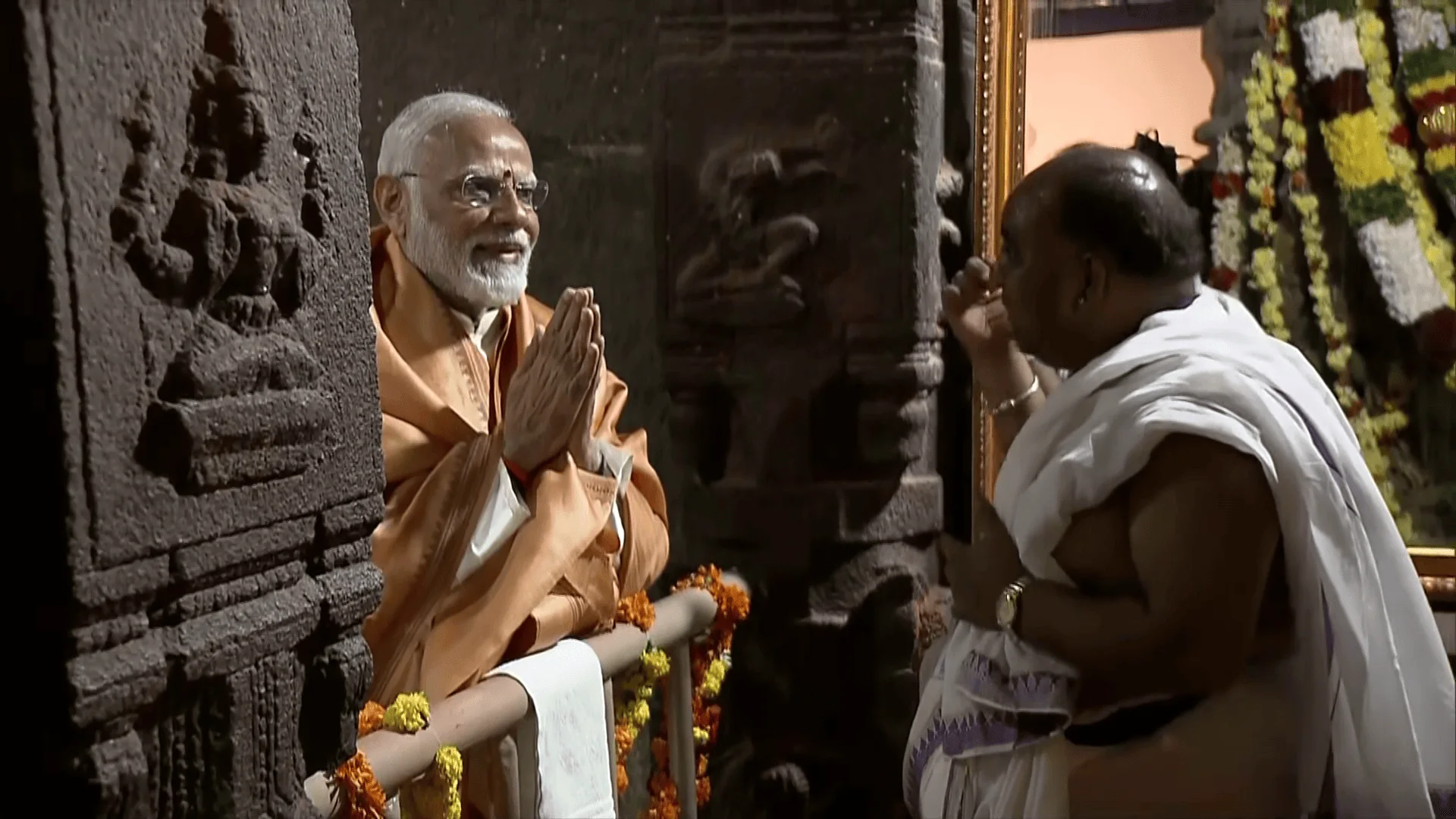 Prime Minister Narendra Modi offered prayers at Virbhadra.. Prime Minister on tour of South India