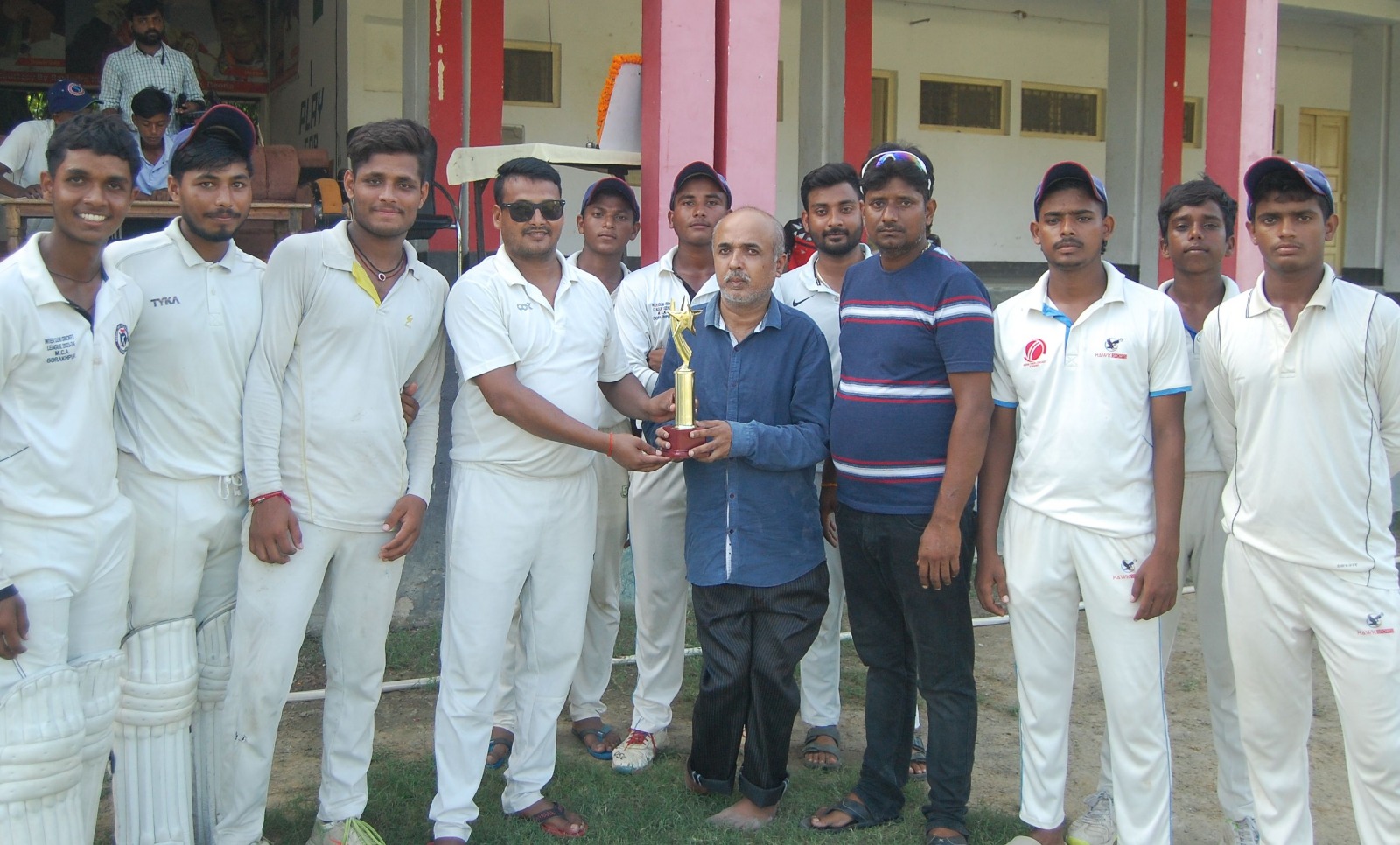 Deoria's batsmen surrendered before the deadly bowling of Prabhat Gond