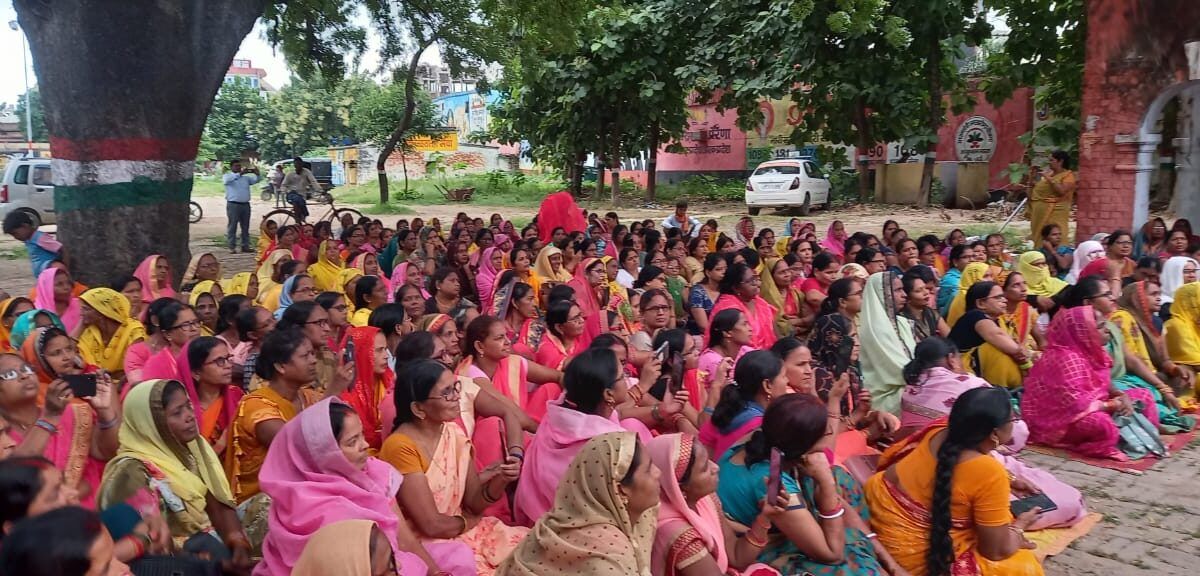 विकास भवन में आंगनबाड़ी कर्मचारी व सहायिकाओं की हुई बैठक 1 IMG-20230924-WA0203