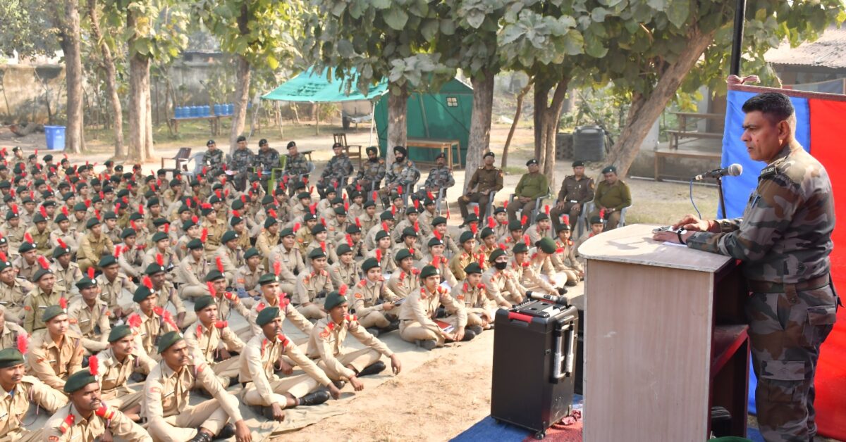 सैनिकों की तरह ट्रेनिंग में अनुशासन,जरूरी: लेफ्टिनेंट कर्नल एके सिंह 1 Discipline in training like soldiers is necessary: Lieutenant Colonel AK Singh