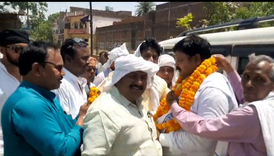 Warm welcome for BSP candidate's first arrival