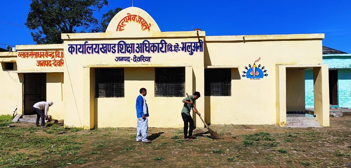 राष्ट्रपिता महात्मा गांधी के जयंती के अवसर पर स्वच्छता के लिए हुआ श्रमदान 1 राष्ट्रपिता महात्मा गांधी के जयंती