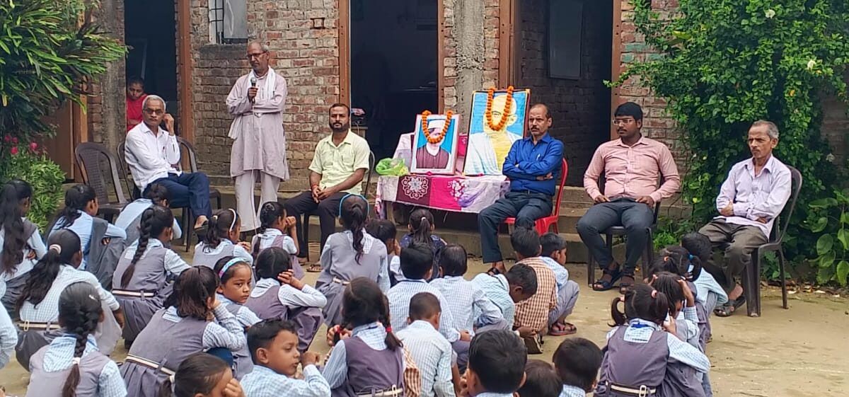 कटईलवा में एस एस पब्लिक स्कूल में महात्मा गांधी एवं लाल बहादुर शास्त्री की जयंती बड़ी धूमधाम से मनाई गई 1 IMG-20231002-WA0519