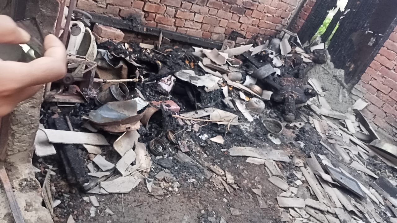 Four people of the same family died due to gas cylinder explosion