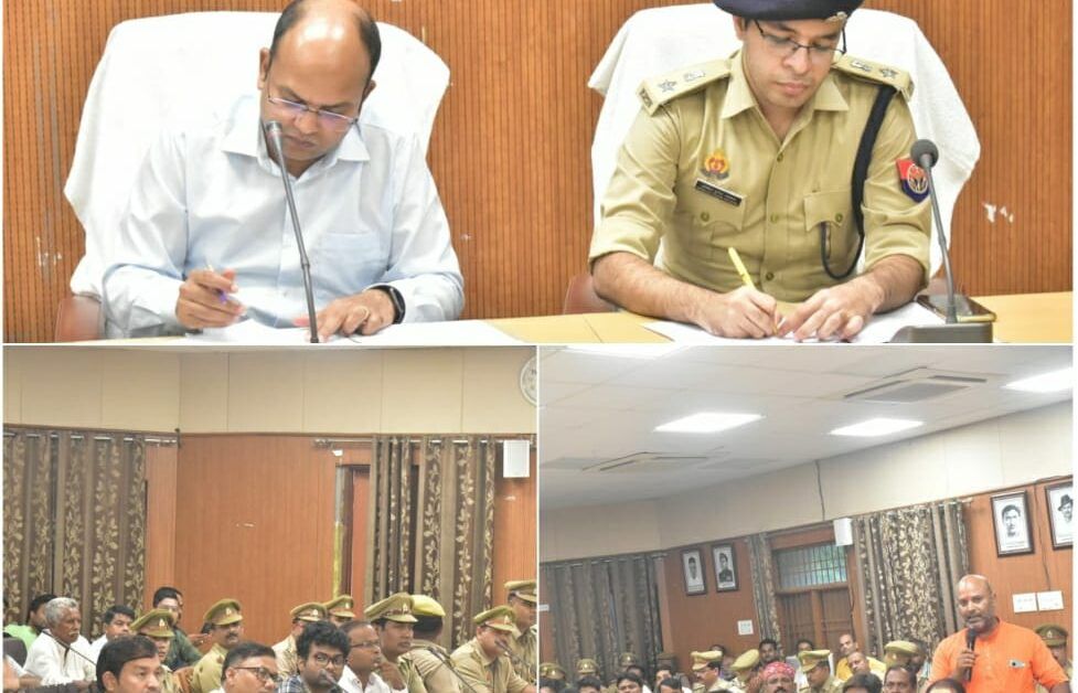 नवरात्रि/दुर्गा पूजा, का त्यौहार सकुशल सम्पन्न कराये जाने के लिए कलेक्ट्रेट सभागार में बैठक हुई सम्पन्न 1 1000433335