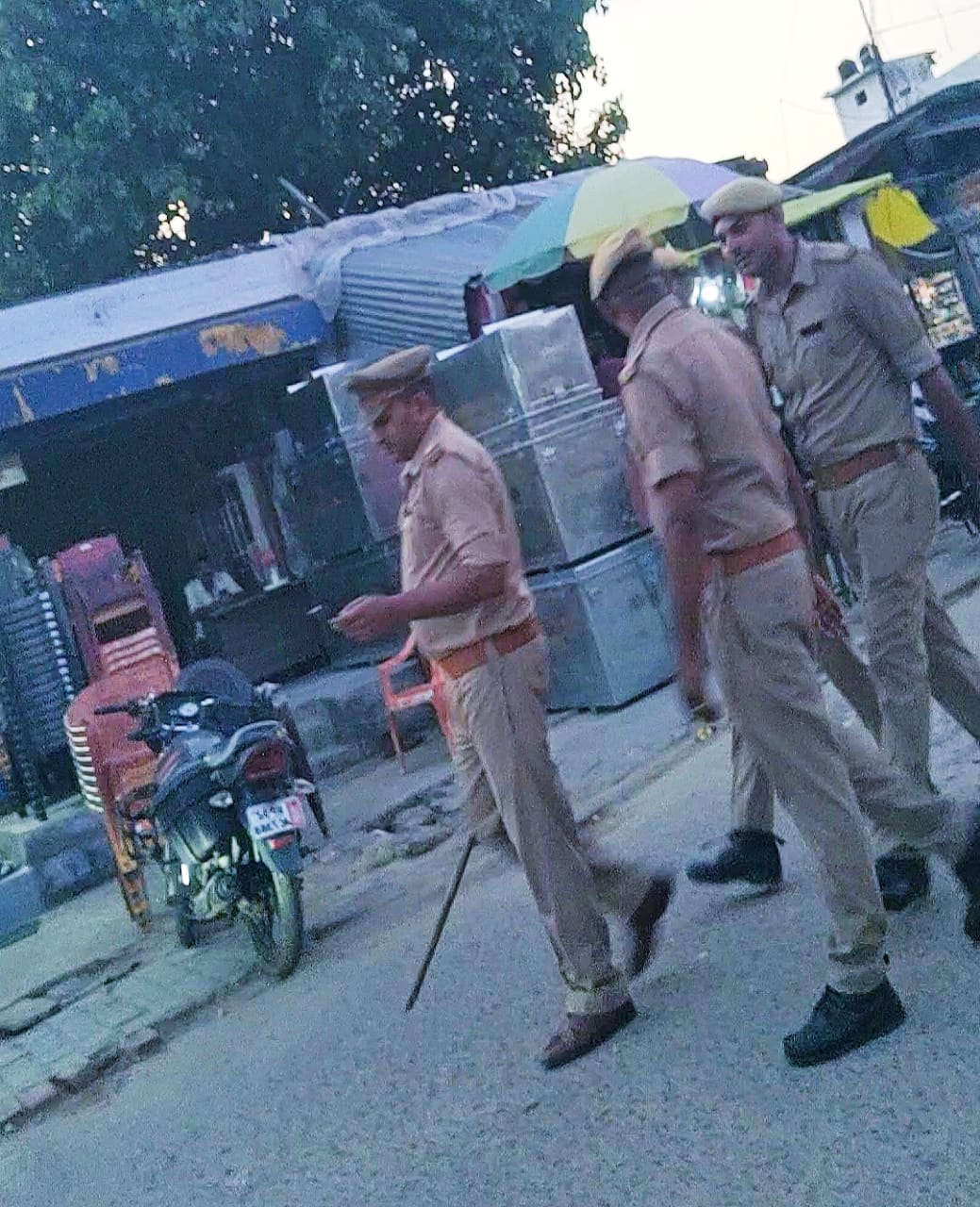 बरहज पुलिस प्रशासन द्वारा वाहन चेकिंग चालान का चला अभियान