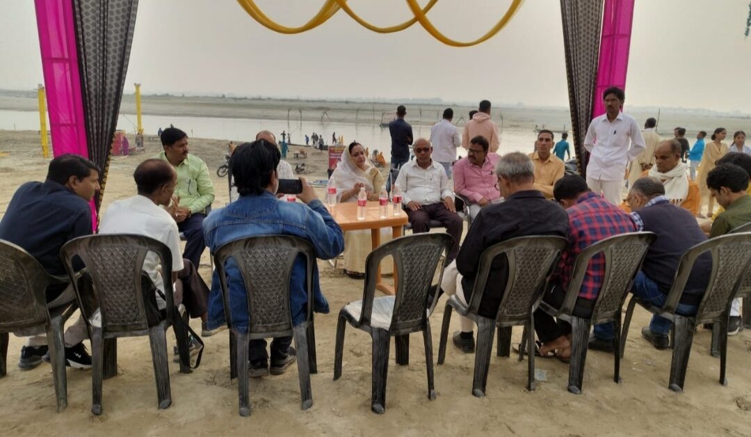 देव दिवाली एवं कार्तिक पूर्णिमा को लेकर नगर पालिका अध्यक्ष श्वेता जायसवाल ने की बैठक 1 IMG_20231126_190800