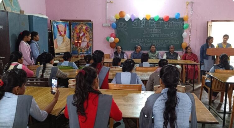 A welcome ceremony was organized for first year students in the Geography Department.