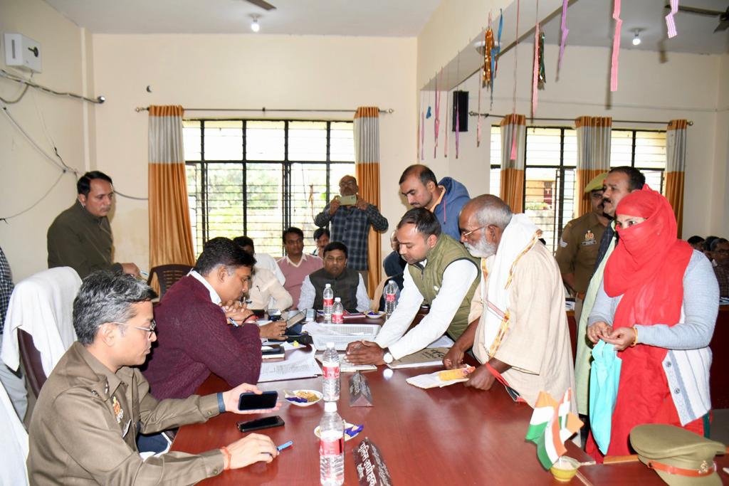 Complete Samadhan Diwas organized in Tehsil Barhaj under the chairmanship of DMComplete Samadhan Diwas organized in Tehsil Barhaj under the chairmanship of DM