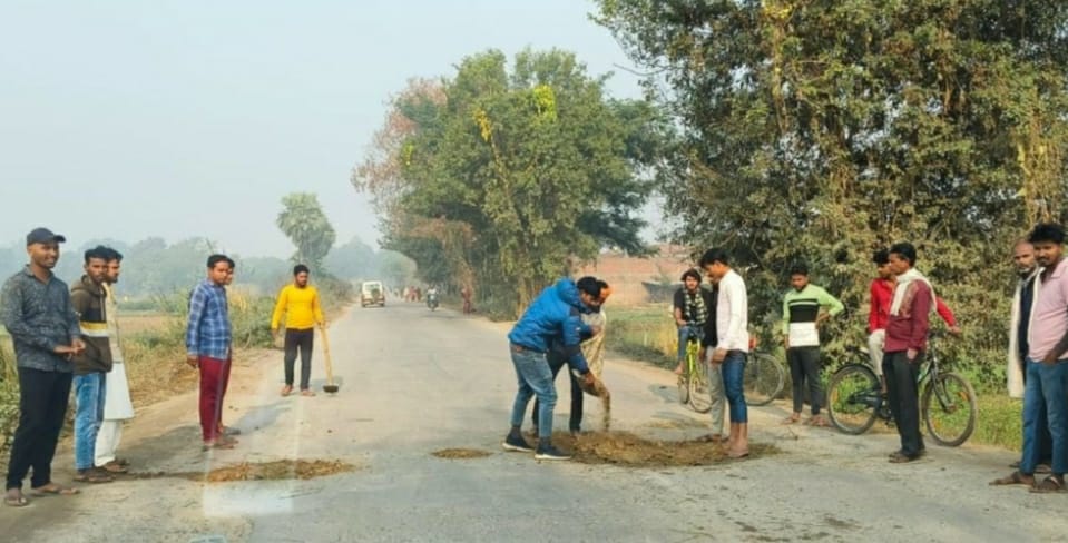 योगी सरकार में गड्ढा मुक्त अभियान फेल