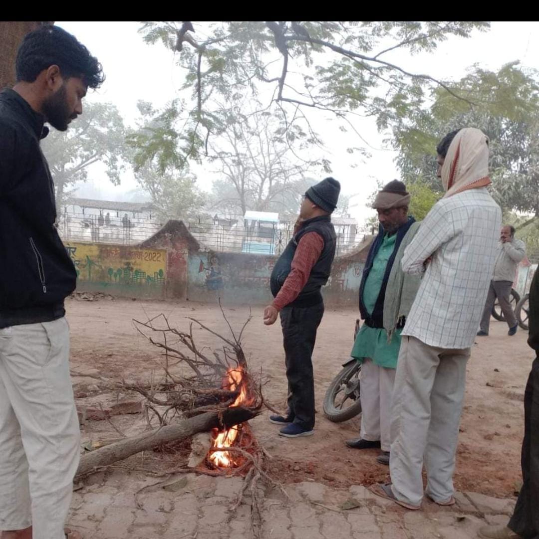 Bonfires were lit at many places in Municipal Council Gaura Barhaj