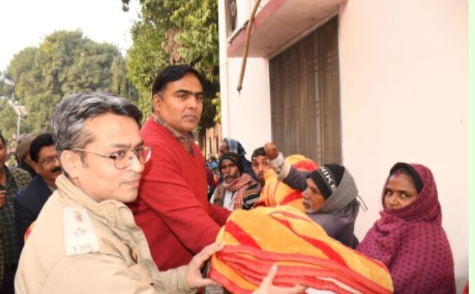 DM DM SP Deoria distributed blankets to the needy