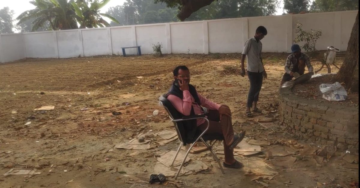 प्रधानाध्यापक कर रहा ठेकेदारी पूर्व में हत्या तथा बलात्कार के आरोप में गया था जेल 1 a3cb8fc5-eaa4-4e21-9cfd-f92d93e108cd