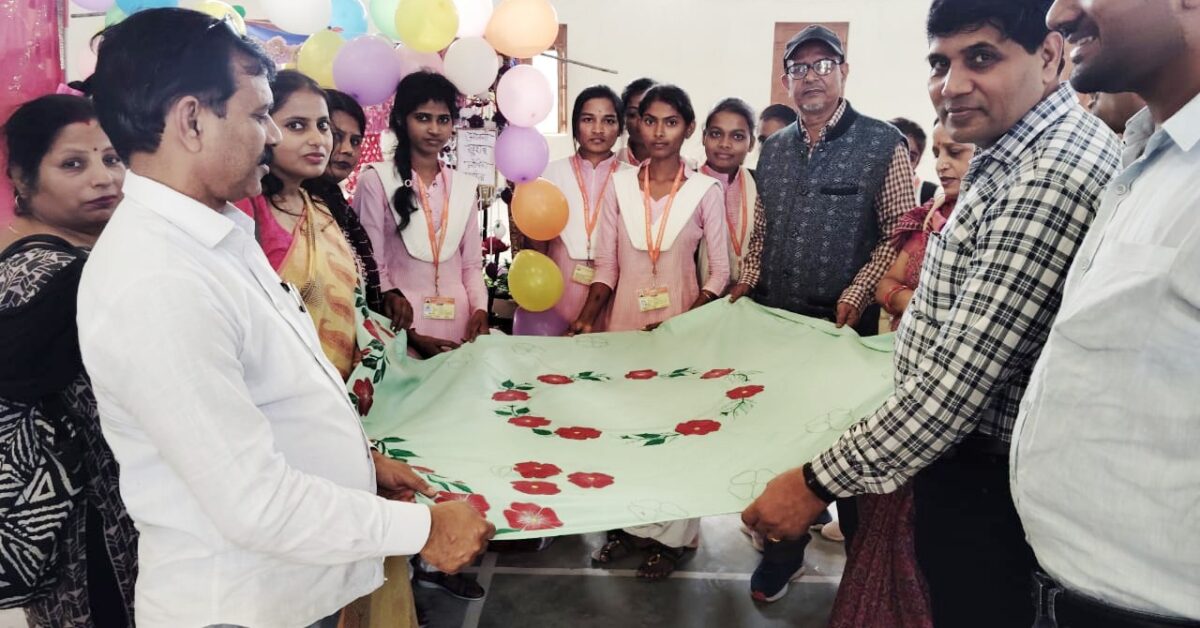 बी. ए. गृह विज्ञान कि छात्राओ द्वारा पाक एव हस्त कला कि प्रदर्शनी का किया गया आयोजन 1 B. A. An exhibition of culinary and handicrafts was organized by Home Science students.